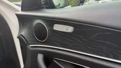 Mercedes-Benz E 300 2019 - 26990 EUR, 147000 km - AUTO.MOTO.pt - 147000km - foto 37 de 41