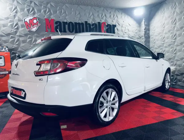 Renault Mégane Sport Tourer 2012 - 7990 EUR, 307778 km - AUTO.MOTO.pt - 307778km - foto 7 de 19