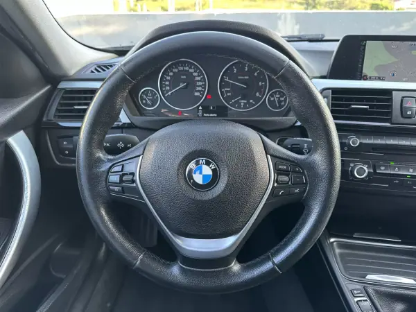 BMW 318 2014 - 12900 EUR, 178000 km - AUTO.MOTO.pt - 178000km - foto 50 de 65