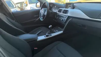 BMW 318 2015 - 12900 EUR, 195000 km - AUTO.MOTO.pt - 195000km - foto 9 de 20