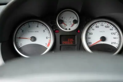 Peugeot 206 2010 - 5850 EUR, 96800 km - AUTO.MOTO.pt - 96800km - foto 19 de 19