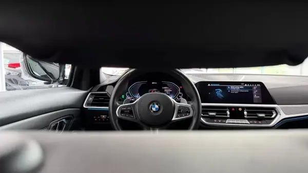 BMW 330 2019 - 30990 EUR, 62341 km - AUTO.MOTO.pt - 62341km - foto 17 de 33