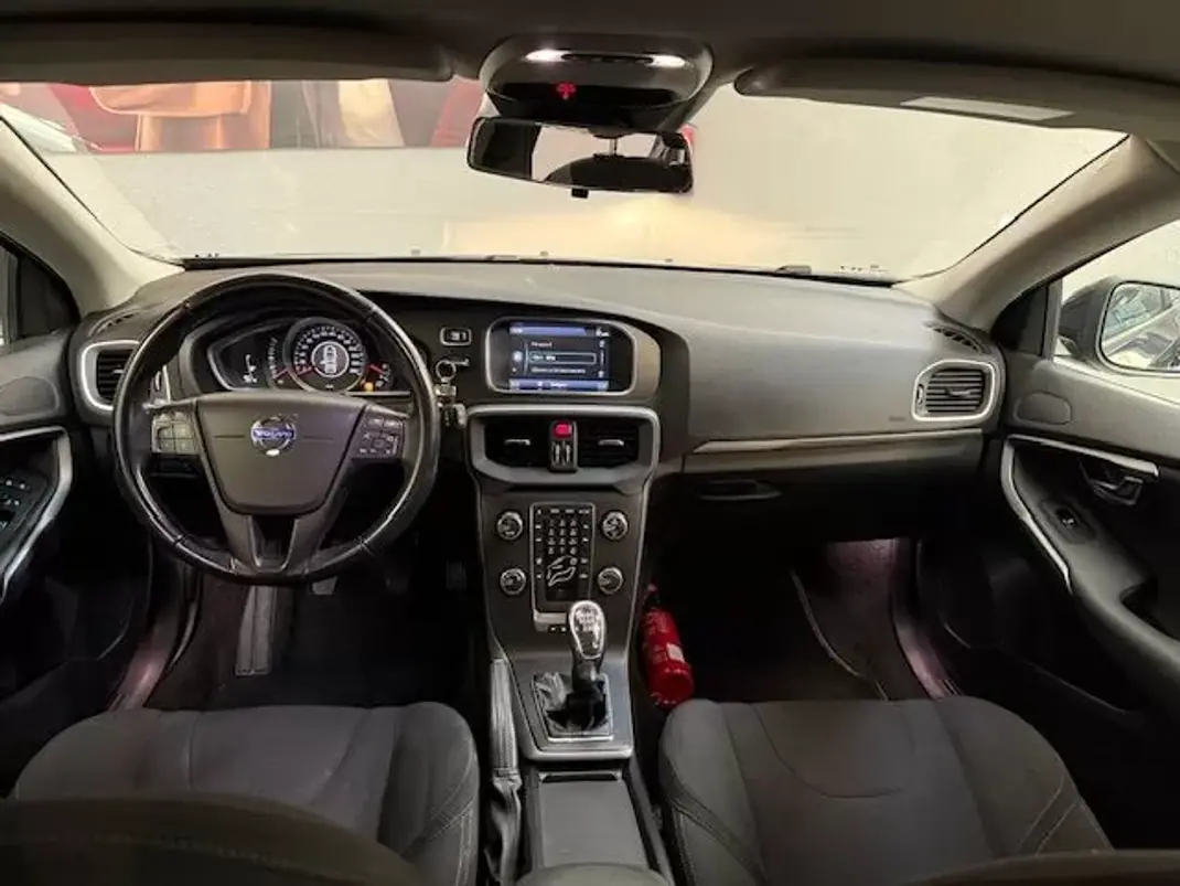 Volvo V40 2014 - 7900 EUR, 263000 km - AUTO.MOTO.pt - 263000km - foto 8 de 14