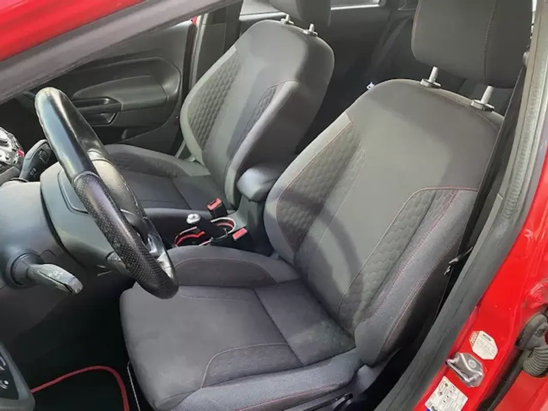 Ford Fiesta 2017 - 9990 EUR, 98500 km - AUTO.MOTO.pt - 98500km - foto 9 de 17