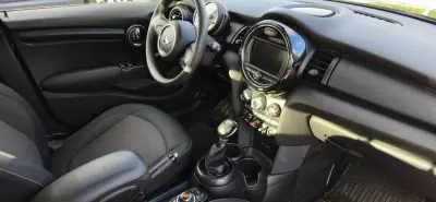 MINI 5 Portas 2016 - 12900 EUR, 190030 km - AUTO.MOTO.pt - 190030km - foto 7 de 12