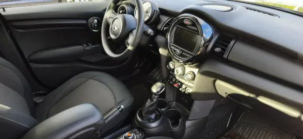 MINI 5 Portas 2016 - 12900 EUR, 190030 km - AUTO.MOTO.pt - 190030km - foto 7 de 12