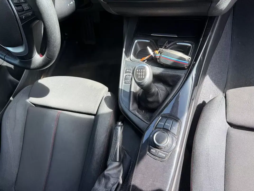 BMW 118 2015 - 9980 EUR, 192573 km - AUTO.MOTO.pt - 192573km - foto 9 de 13
