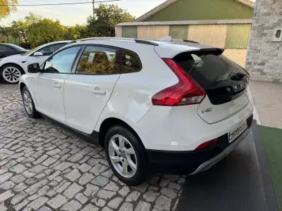Volvo V40 Cross Country 2014 - 13500 EUR, 149000 km - AUTO.MOTO.pt - 149000km - foto 6 de 34