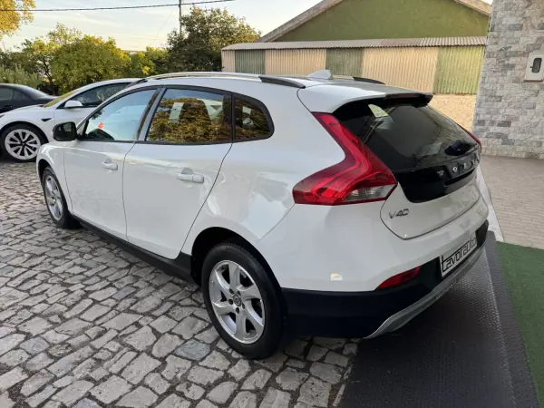 Volvo V40 Cross Country 2014 - 13500 EUR, 149000 km - AUTO.MOTO.pt - 149000km - foto 6 de 34