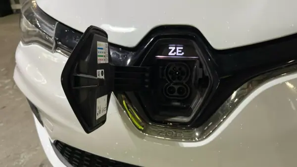 Renault Zoe 2021 - 14950 EUR, 139568 km - AUTO.MOTO.pt - 139568km - foto 7 de 16
