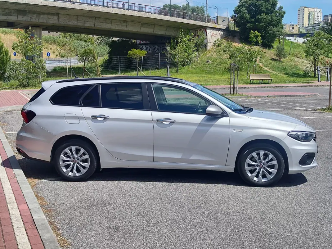 Fiat Tipo Station Wagon 2019 - 10780 EUR, 103800 km - AUTO.MOTO.pt - 103800km - foto 6 de 38