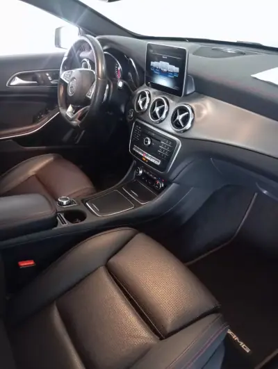 Mercedes-Benz GLA 220 2018 - 27500 EUR, 105000 km - AUTO.MOTO.pt - 105000km - foto 24 de 39