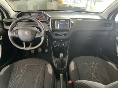 Peugeot 208 2013 - 7600 EUR, 235844 km - AUTO.MOTO.pt - 235844km - foto 10 de 19