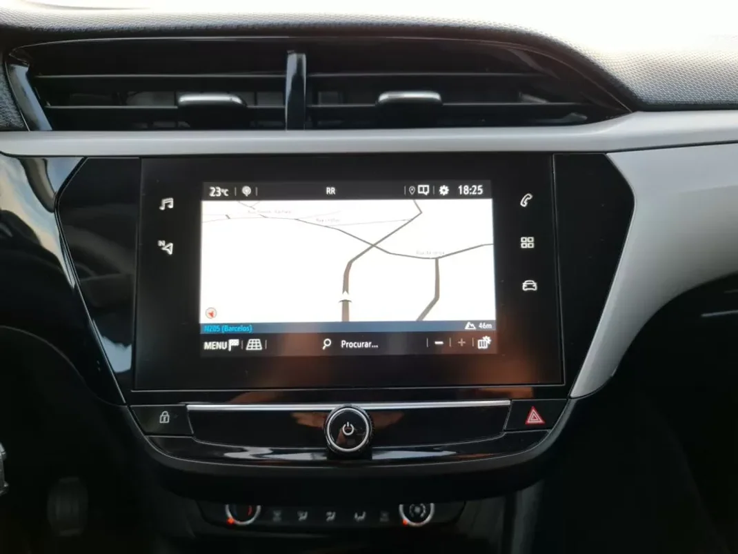 Opel Corsa 2020 - 15990 EUR, 140000 km - AUTO.MOTO.pt - 140000km - foto 18 de 31