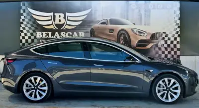 Tesla Model 3 2020 - 24900 EUR, 64000 km - 64000km - foto 15 de 16