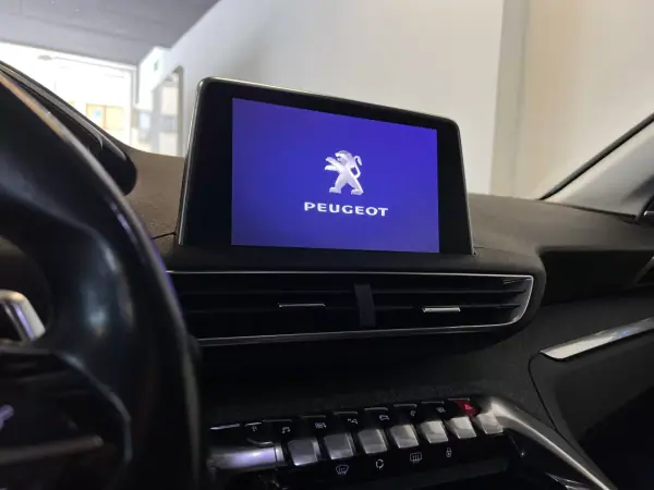 Peugeot 3008 2018 - 18490 EUR, 170000 km - AUTO.MOTO.pt - 170000km - foto 43 de 44