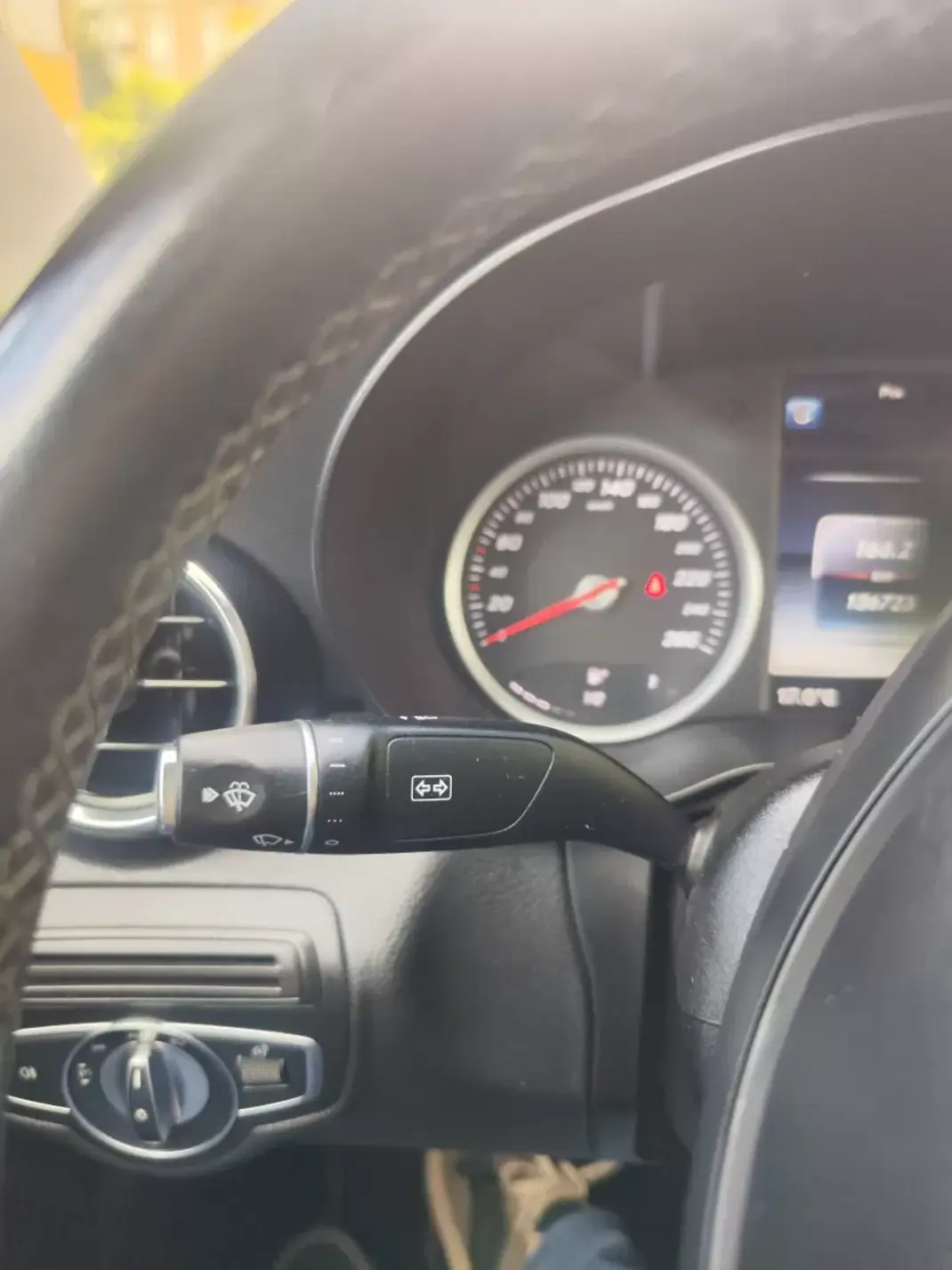 Mercedes-Benz C 200 2017 - 18980 EUR, 136500 km - AUTO.MOTO.pt - 136500km - foto 26 de 40