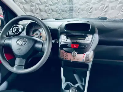 Toyota Aygo 2009 - 4990 EUR, 96384 km - AUTO.MOTO.pt - 96384km - foto 25 de 26