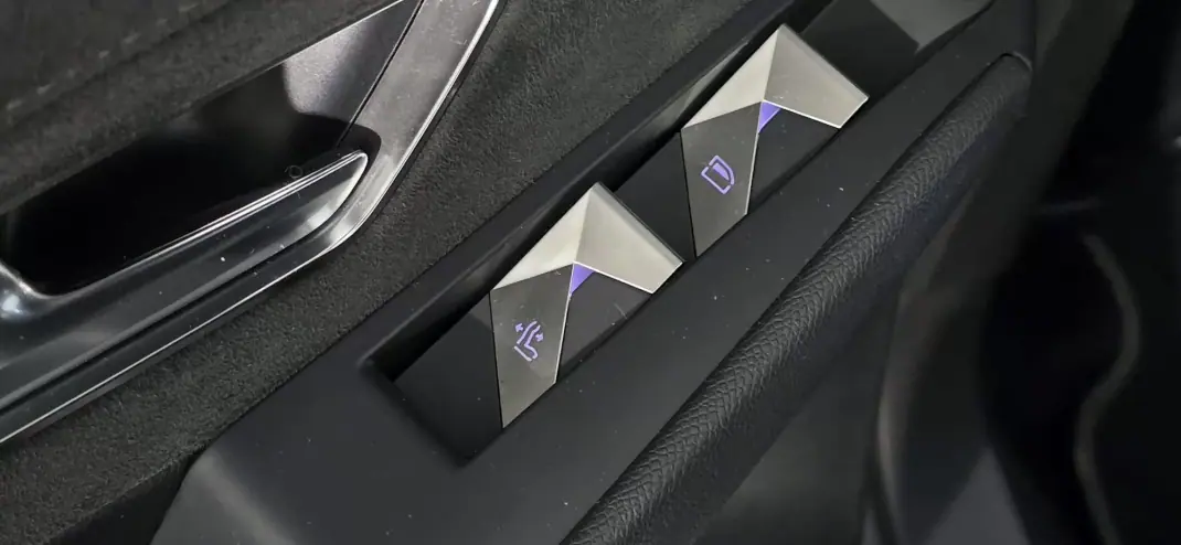 DS DS7 Crossback 2019 - 20990 EUR, 170000 km - AUTO.MOTO.pt - 170000km - foto 37 de 59