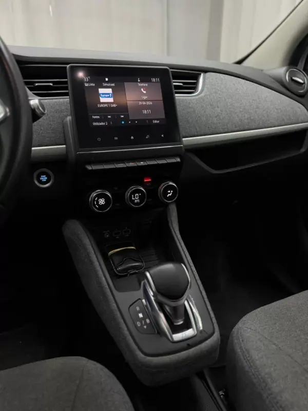 Renault Zoe 2020 - 13999 EUR, 114000 km - AUTO.MOTO.pt - 114000km - foto 13 de 21