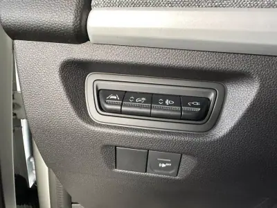 Renault Zoe 2020 - 17900 EUR, 44039 km - AUTO.MOTO.pt - 44039km - foto 18 de 33