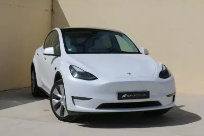Tesla Model Y 2022 - 34490 EUR, 74000 km - AUTO.MOTO.pt - 74000km - foto 3 de 9