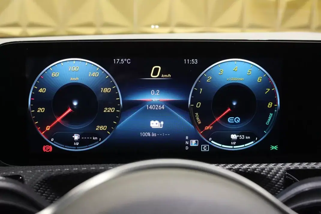 Mercedes-Benz A 250 2020 - 23900 EUR, 140000 km - AUTO.MOTO.pt - 140000km - foto 21 de 35