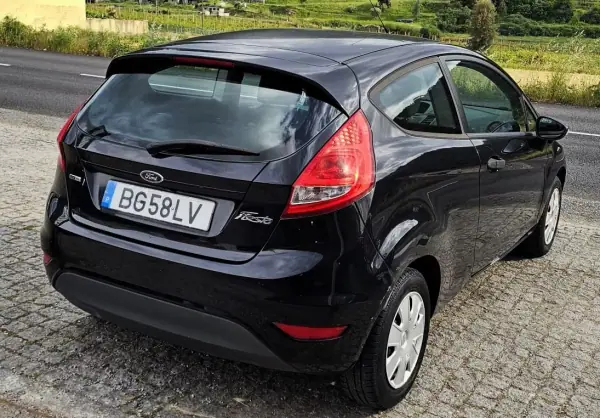 Ford Fiesta 2009 - 7500 EUR, 92000 km - AUTO.MOTO.pt - 92000km - foto 2 de 18