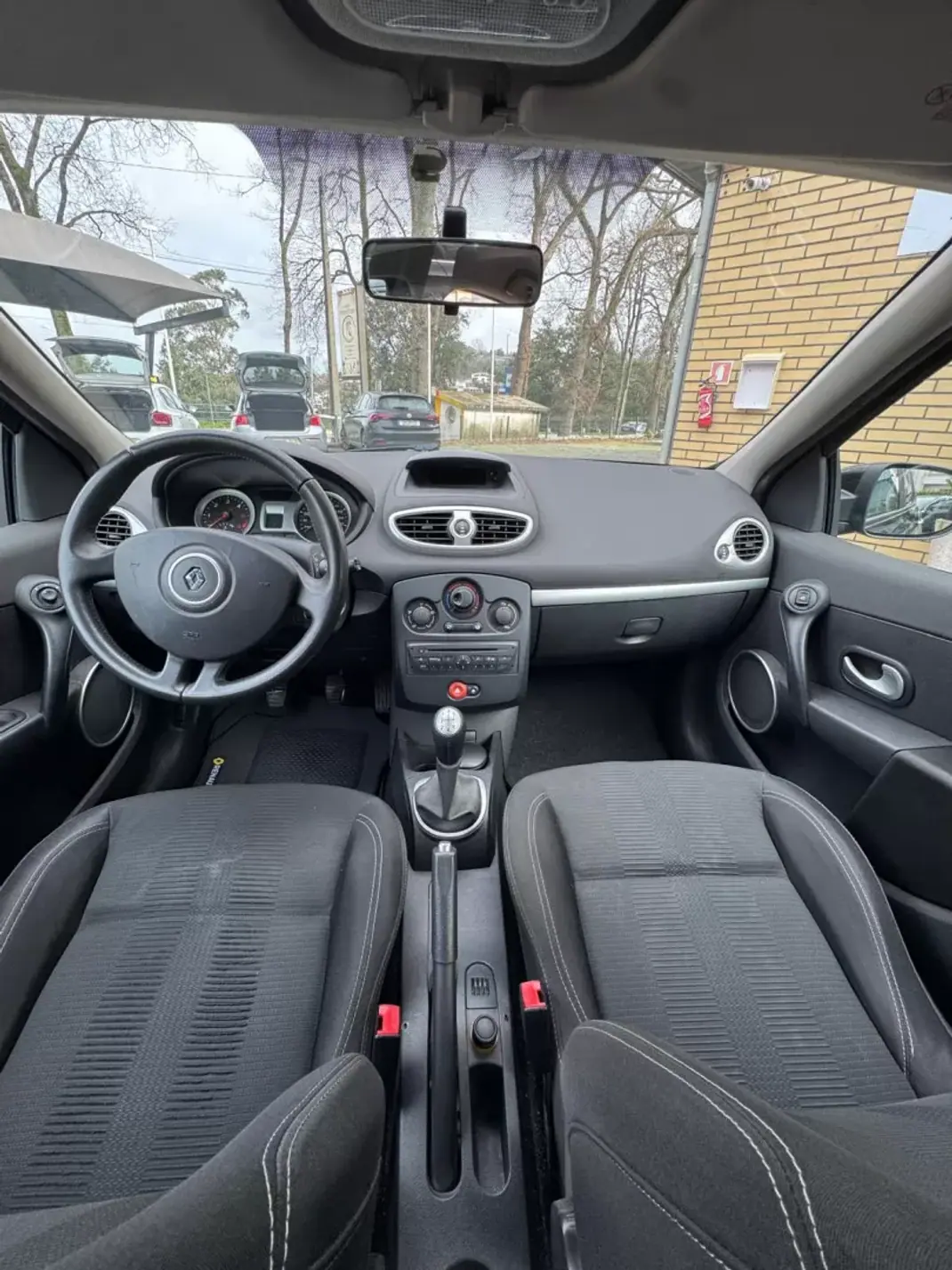 Renault Clio 2010 - 5900 EUR, 171000 km - AUTO.MOTO.pt - 171000km - foto 13 de 13