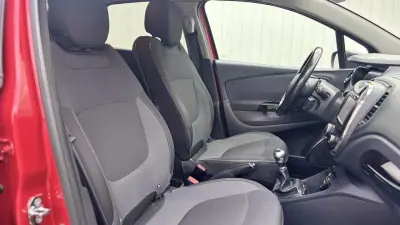 Renault Captur 2016 - 12490 EUR, 138000 km - AUTO.MOTO.pt - 138000km - foto 5 de 14