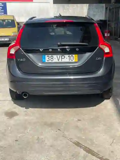 Volvo V60 2014 - 7750 EUR, 220000 km - AUTO.MOTO.pt - 220000km - foto 4 de 13