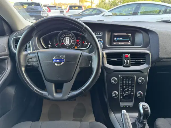 Volvo V40 Cross Country 2014 - 13500 EUR, 149000 km - AUTO.MOTO.pt - 149000km - foto 9 de 34