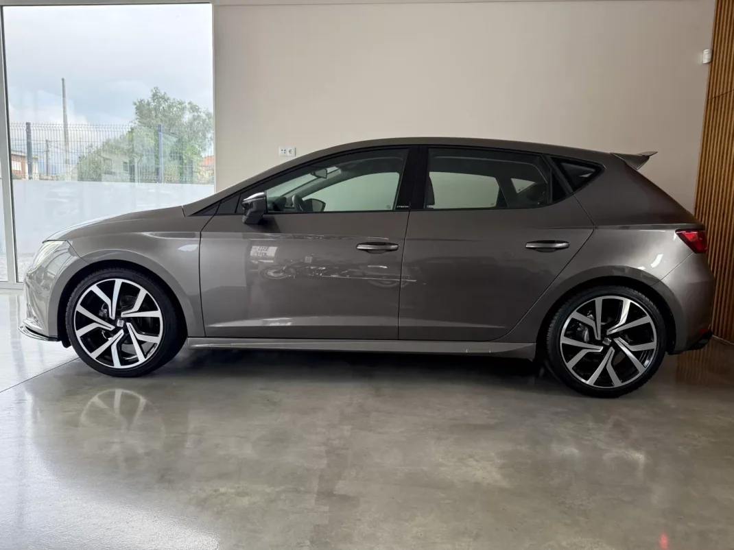 SEAT Leon 2015 - 14000 EUR, 181000 km - AUTO.MOTO.pt - 181000km - foto 14 de 92