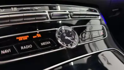 Mercedes-Benz E 220 2018 - 41990 EUR, 92427 km - AUTO.MOTO.pt - 92427km - foto 27 de 34