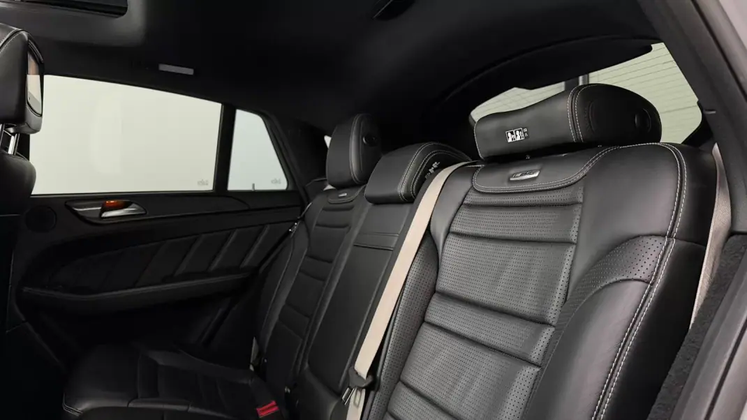 Mercedes-Benz GLE 63 AMG 2015 - 99990 EUR, 149475 km - AUTO.MOTO.pt - 149475km - foto 36 de 42