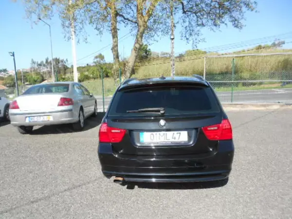 BMW 318 2011 - 9900 EUR, 318349 km - AUTO.MOTO.pt - 318349km - foto 5 de 13