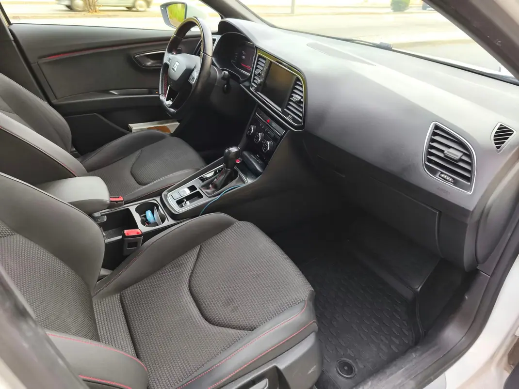 SEAT Leon ST 2019 - 13000 EUR, 158000 km - 158000km - foto 10 de 15