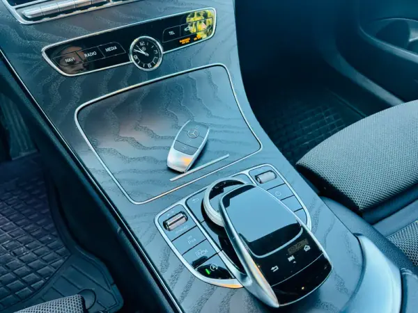Mercedes-Benz C 220 2019 - 32000 EUR, 160000 km - AUTO.MOTO.pt - 160000km - foto 24 de 30