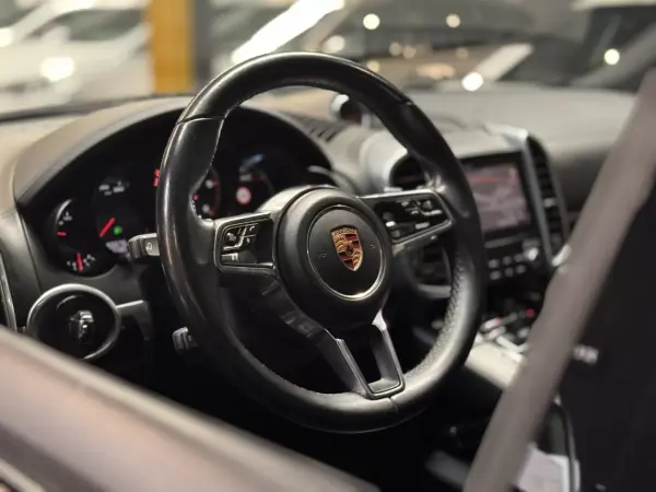 Porsche Cayenne 2017 - 42990 EUR, 155600 km - AUTO.MOTO.pt - 155600km - foto 10 de 31