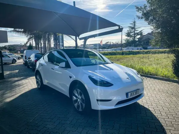 Tesla Model Y 2023 - 34900 EUR, 45800 km - AUTO.MOTO.pt - 45800km - foto 14 de 15