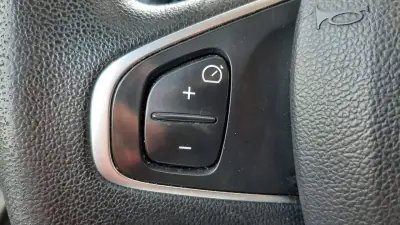 Renault Clio Sport Tourer 2018 - 11890 EUR, 89764 km - AUTO.MOTO.pt - 89764km - foto 34 de 46