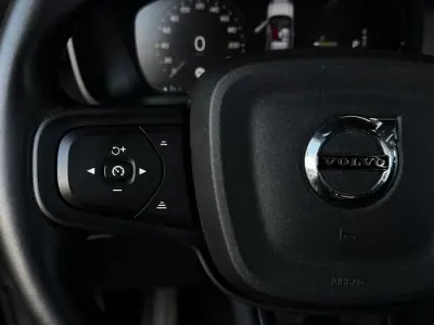 Volvo XC 40 2023 - 33490 EUR, 72063 km - AUTO.MOTO.pt - 72063km - foto 24 de 35