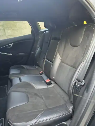 Volvo V40 2015 - 13900 EUR, 181000 km - AUTO.MOTO.pt - 181000km - foto 20 de 28