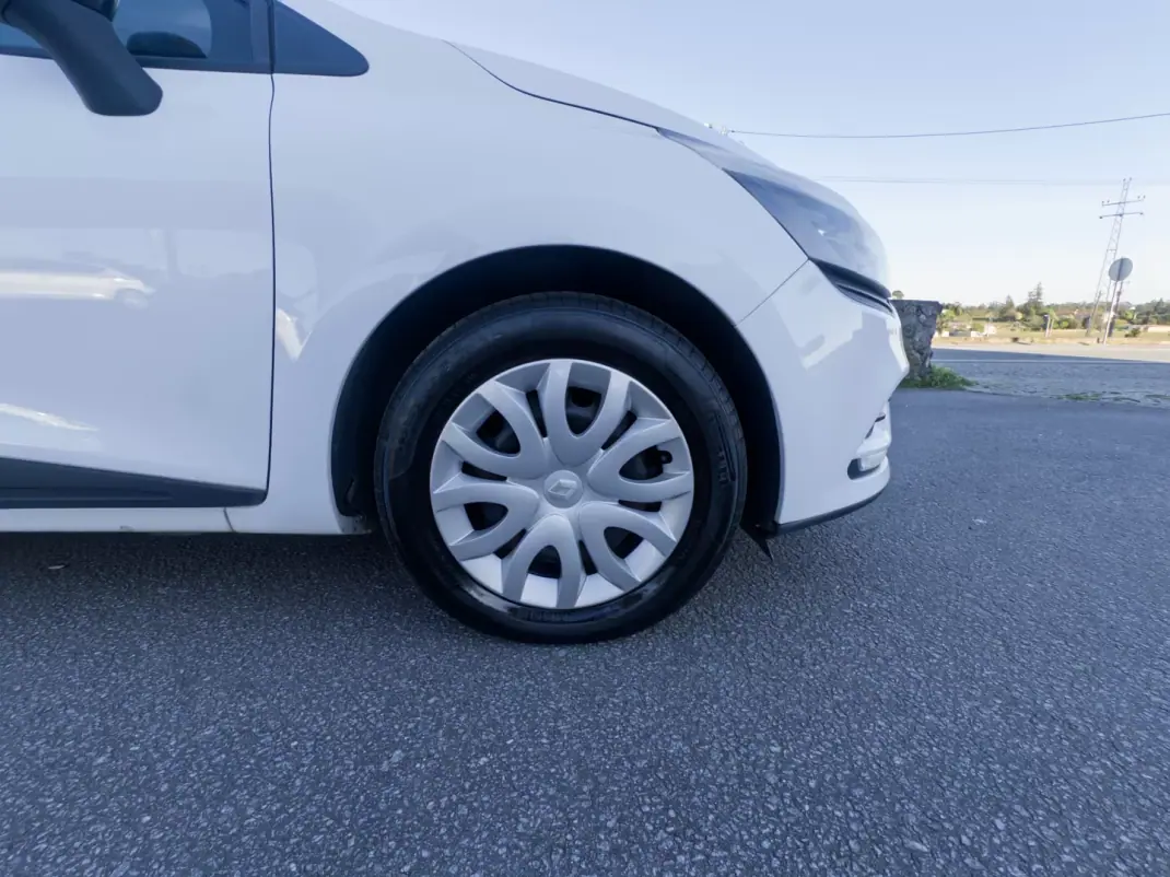 Renault Clio VAN 1.5 Blue DCi AIR NAV 2017 - 8990 EUR, 231000 km - AUTO.MOTO.pt - 231000km - foto 10 de 26