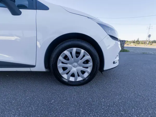 Renault Clio VAN 1.5 Blue DCi AIR NAV 2017 - 8990 EUR, 231000 km - AUTO.MOTO.pt - 231000km - foto 10 de 26