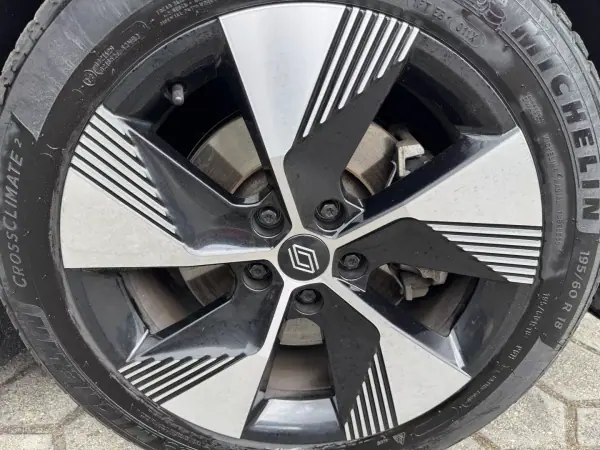 Renault Mégane E-Tech 2022 - 22500 EUR, 89000 km - AUTO.MOTO.pt - 89000km - foto 43 de 44