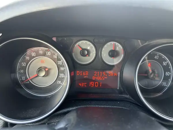 Fiat Punto 2018 - 8750 EUR, 84900 km - AUTO.MOTO.pt - 84900km - foto 10 de 11