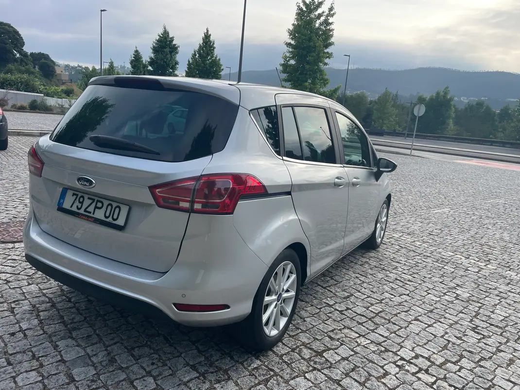 Ford B-Max 2017 - 10990 EUR, 137000 km - AUTO.MOTO.pt - 137000km - foto 4 de 12