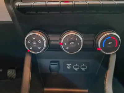 Renault Clio 2023 - 17500 EUR, 53777 km - AUTO.MOTO.pt - 53777km - foto 17 de 26