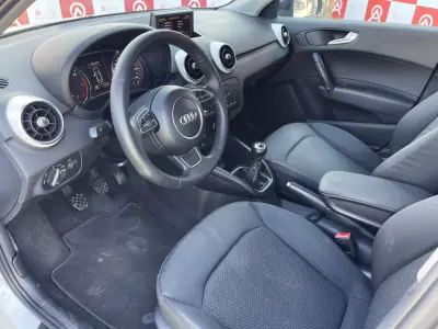 Audi A1 Sportback 2013 - 10990 EUR, 275155 km - AUTO.MOTO.pt - 275155km - foto 11 de 19